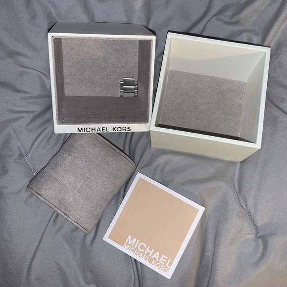 Michael Kors Watch - Picture 6 of 12